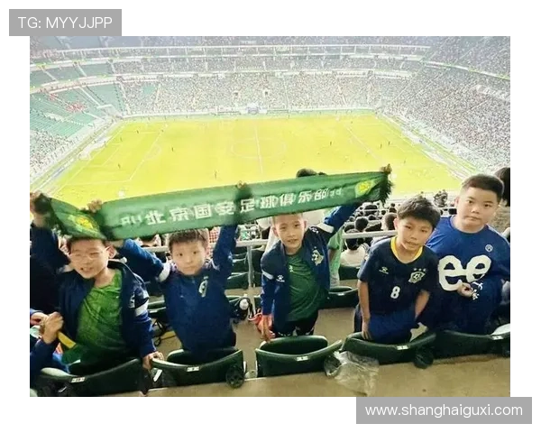 北京国安延庆足球明星助力青少年足球发展展现体育精神与团队合作魅力