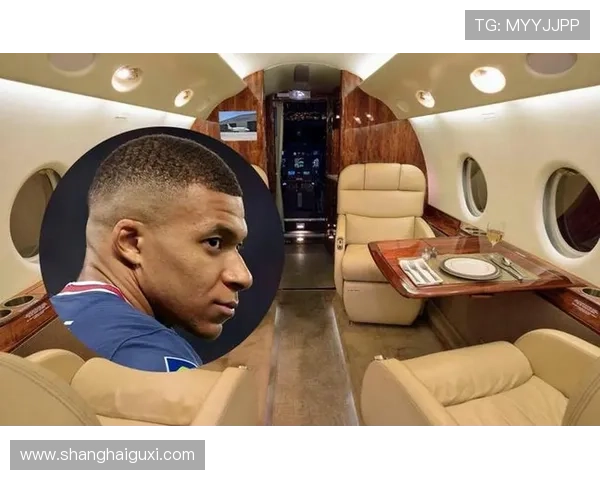 足球明星的奢华生活揭秘私人飞机背后的故事与魅力