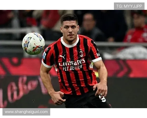 足球明星的时尚日常打扮揭秘如何在场外展现个性与风格