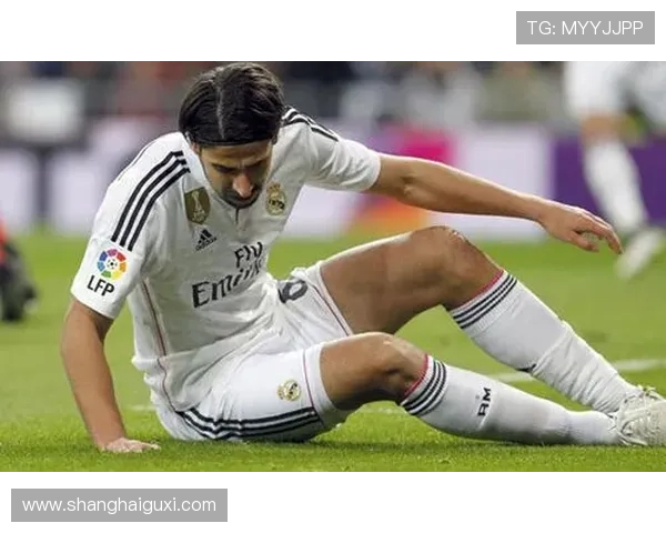 足球明星赫迪拉的辉煌职业生涯与场外生活揭秘